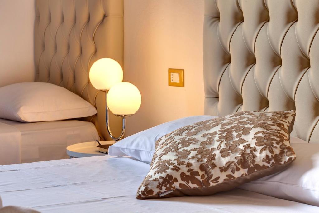 A bed or beds in a room at Pisana Apartment by Mamo Florence