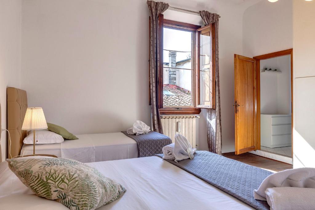 A bed or beds in a room at Pisana Apartment by Mamo Florence