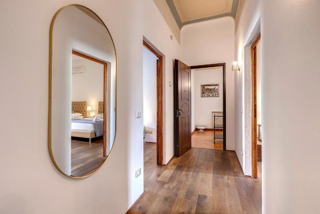 A bed or beds in a room at Pisana Apartment by Mamo Florence