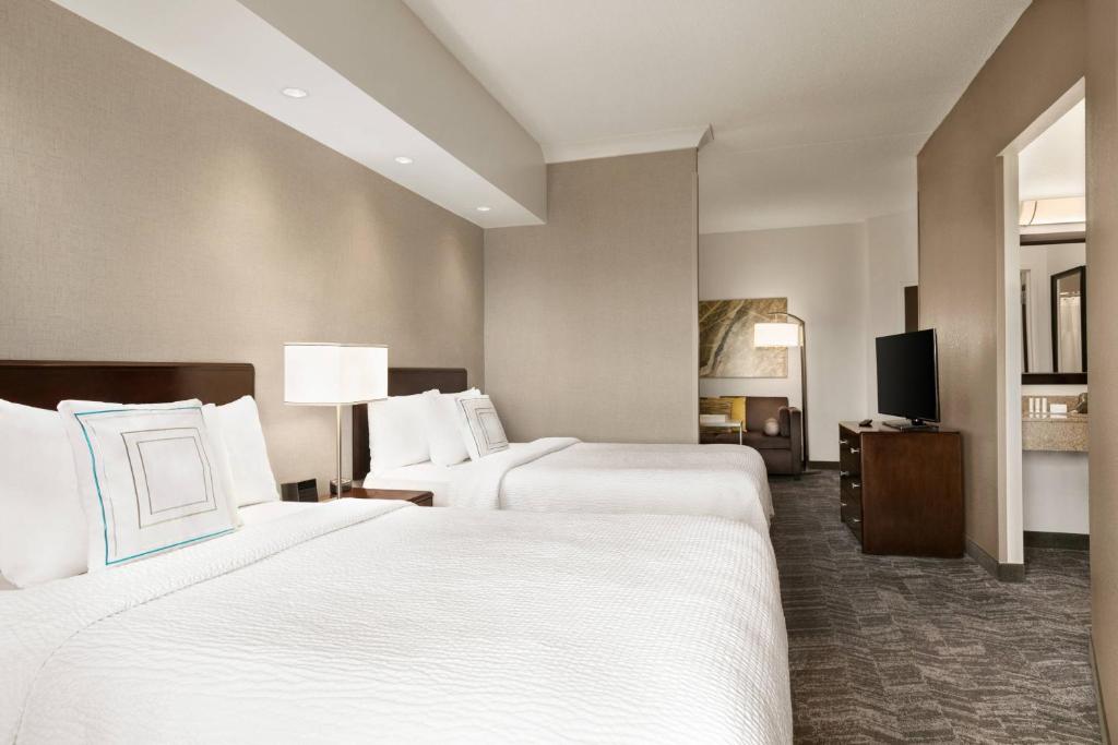 SpringHill Suites Dulles Airport - Suite Doble Con Dos Camas Dobles Y Sofá Cama