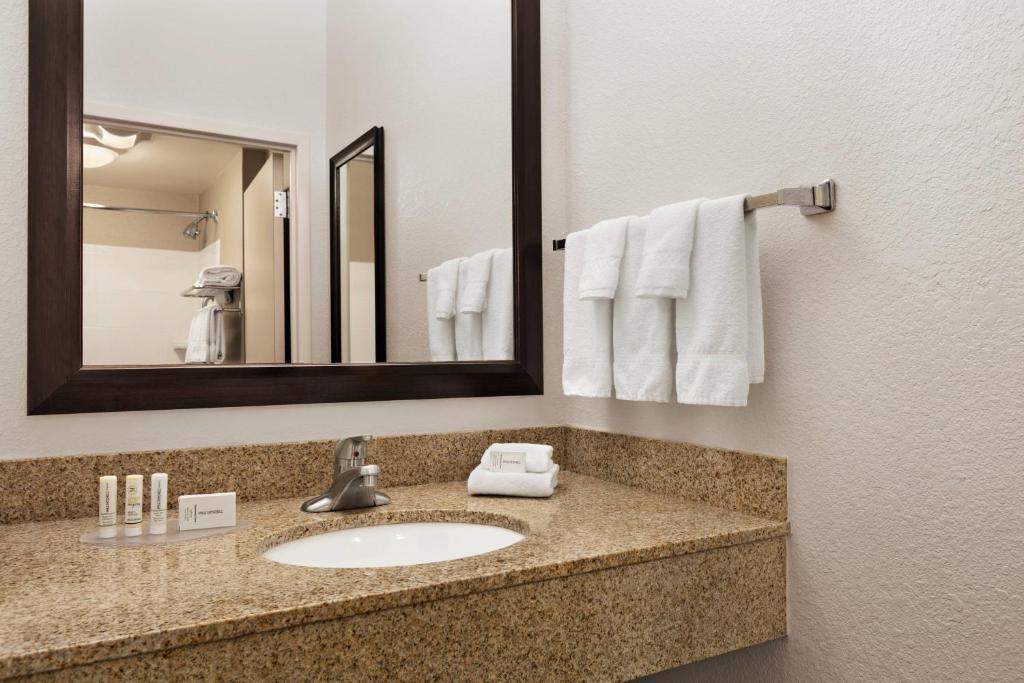 SpringHill Suites Dulles Airport photo