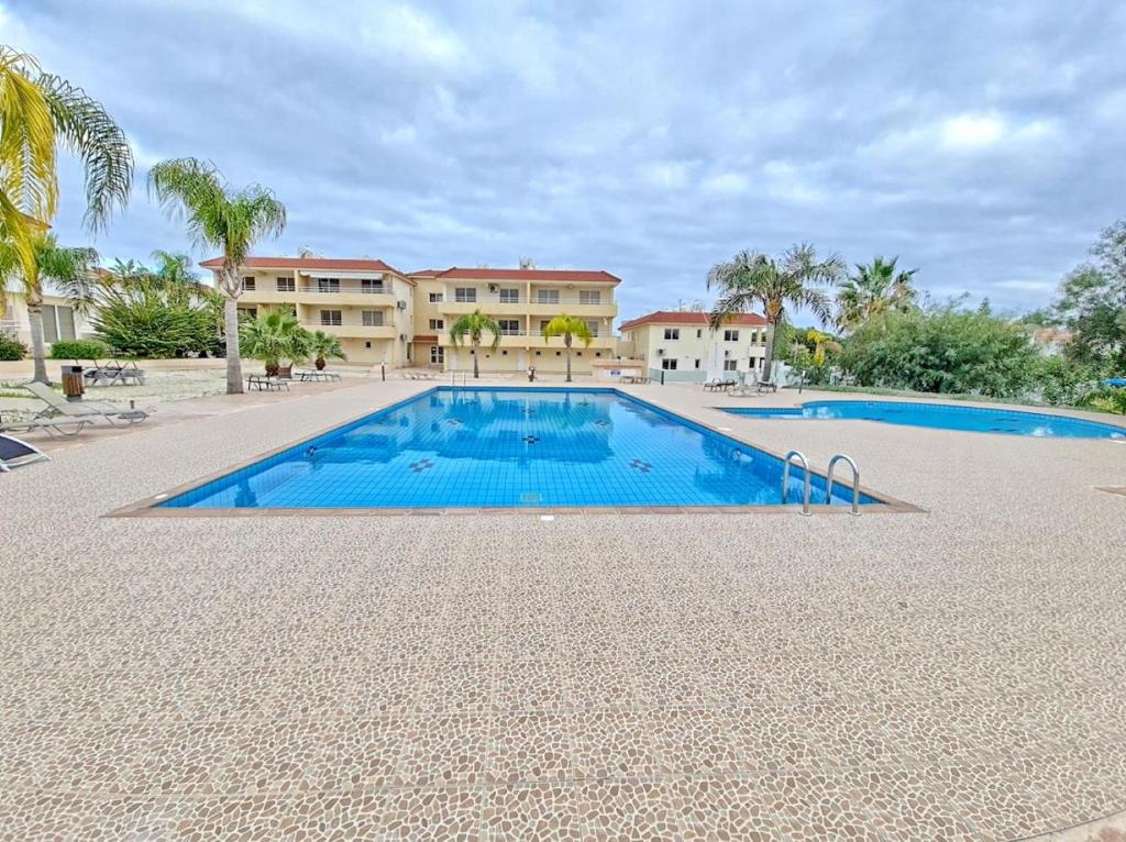 Bazén v ubytování Narcissos Nissi Beach Apartment C16 nebo v jeho okolí