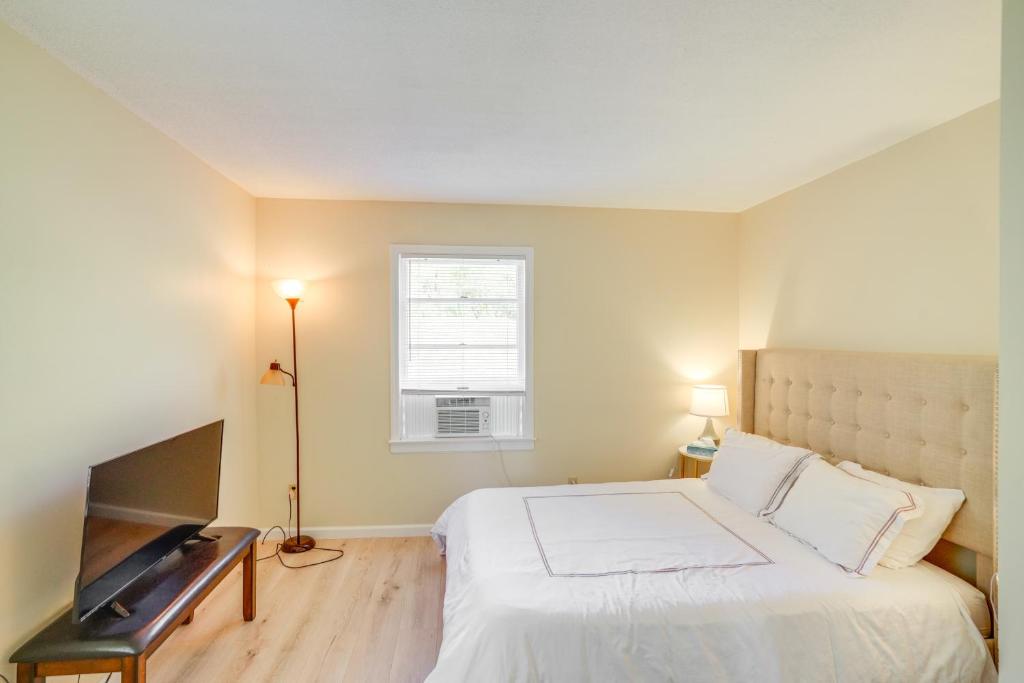 Postel nebo postele na pokoji v ubytování Cozy Catskill Condo - 2 Mi to Windham Mountain Ski