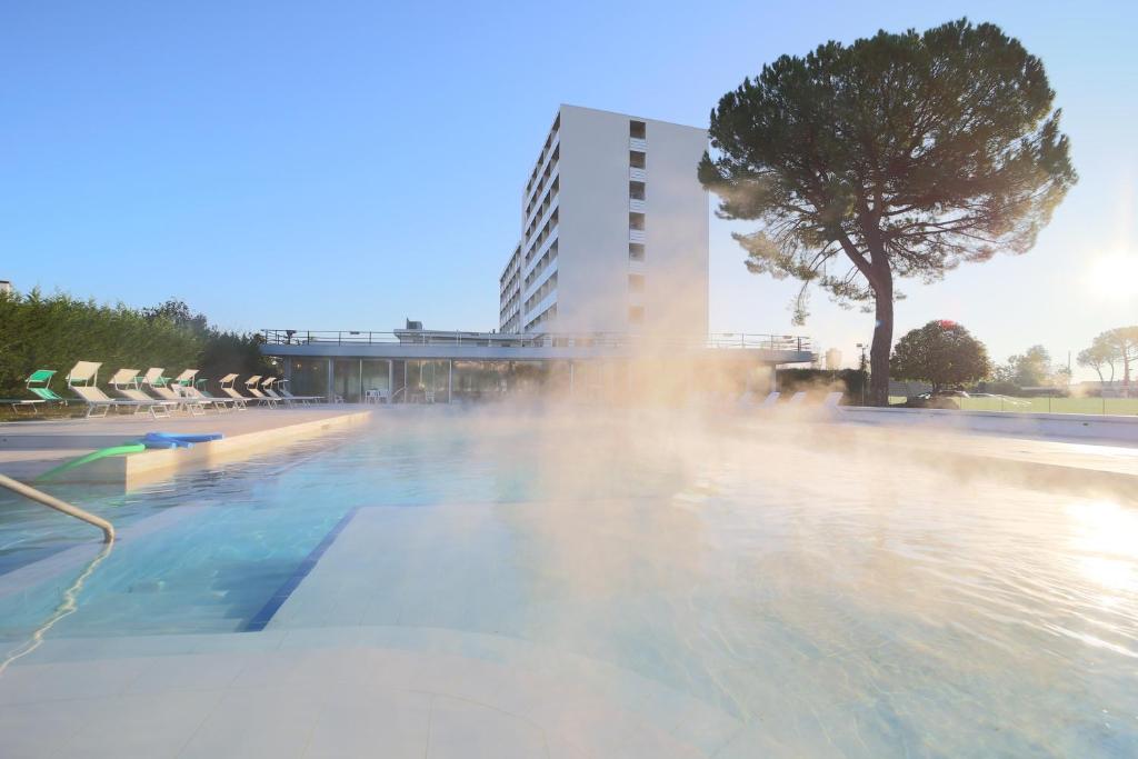 Bazén v ubytování Hotel Smeraldo nebo v jeho okolí