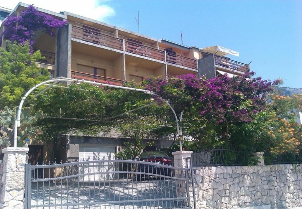 Budova, kde se apartmán nachází