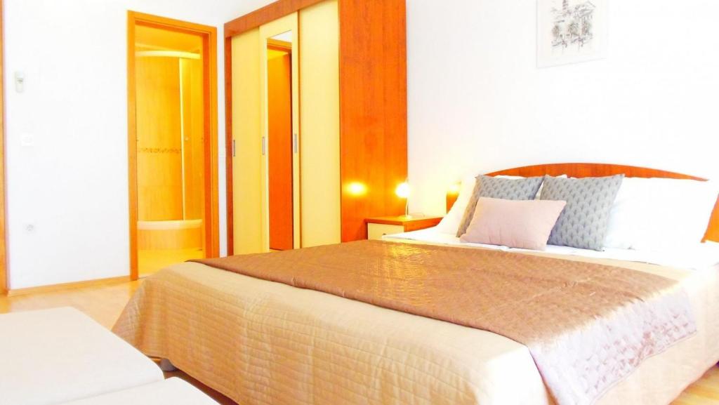 Postel nebo postele na pokoji v ubytování Apartments Bor