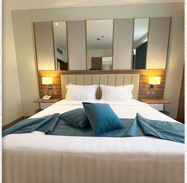 Postel nebo postele na pokoji v ubytování ALHYAT Hotel - فندق الحياة