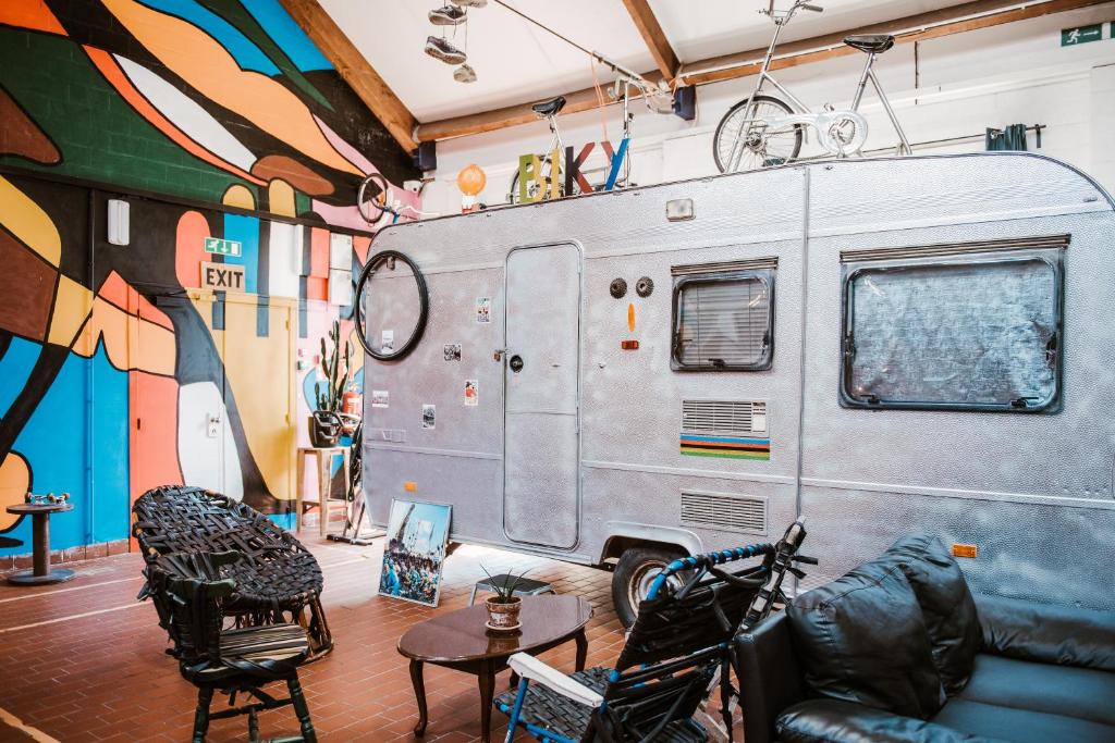 Posezení v ubytování Treck Hostel