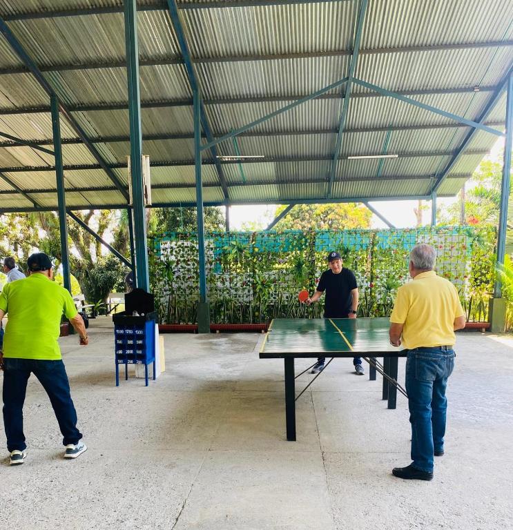 Stolní tenis v ubytování Samán Servicios Eje Cafetero SAS nebo okolí