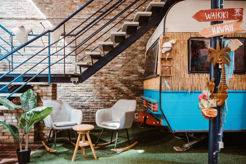 a room with chairs and a rv at Treck Hostel in Ghent