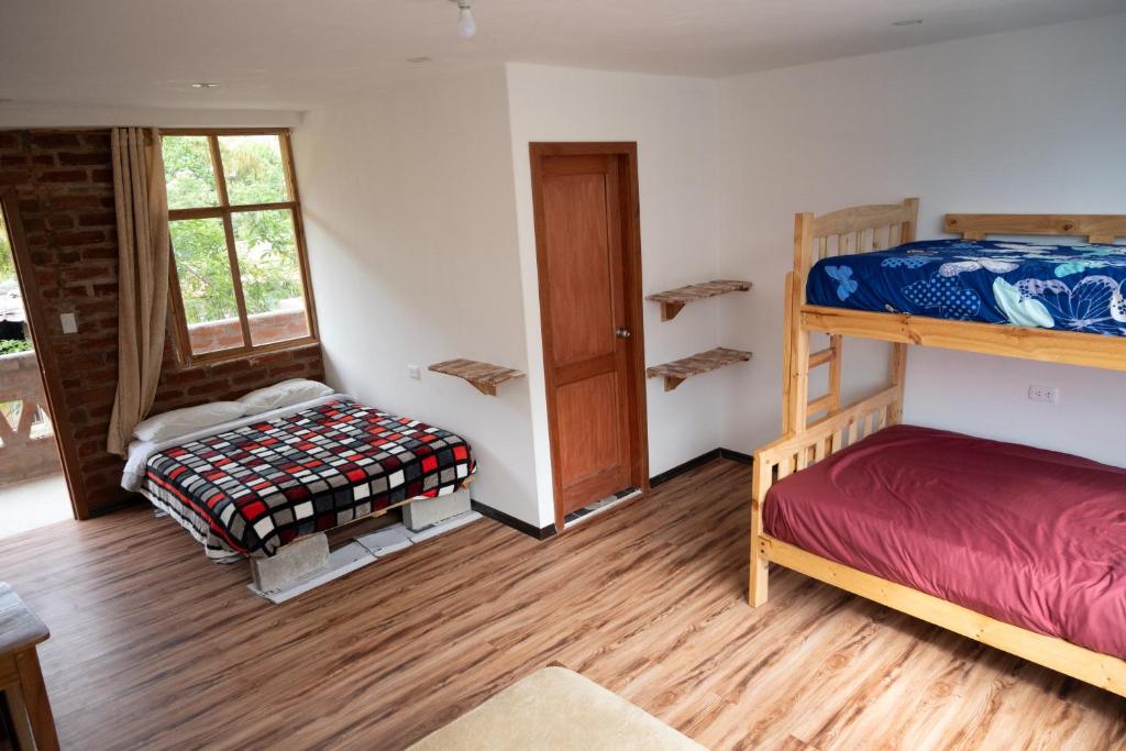 Backpackers-balcones-river-lodge - Triple Habitación Con Vista