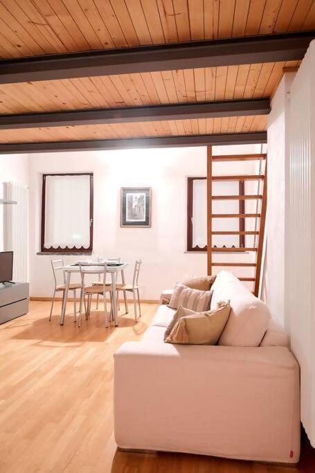 Posedenie v ubytovaní Johnny Suites Bergamo Alta