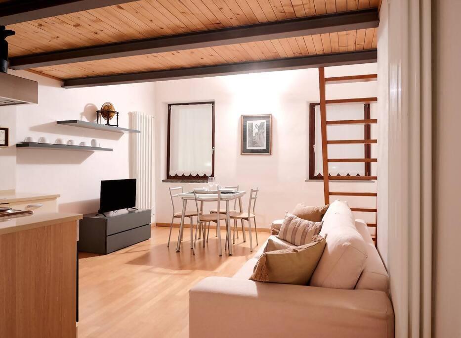 Posedenie v ubytovaní Johnny Suites Bergamo Alta