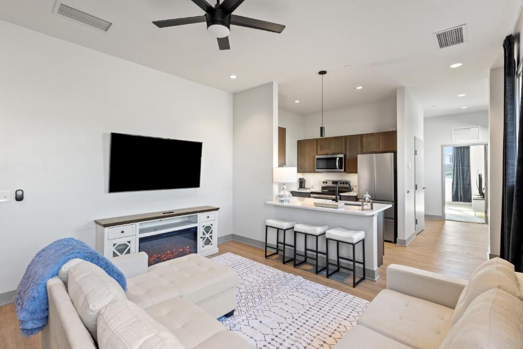 175 LEX - Walkable Downtown Lexington & Rupp Arena - Full Condos - Superior Apartment