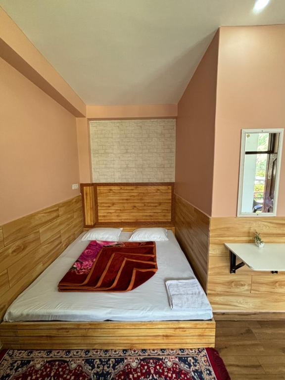 Kasolview Homestay and Peace Inn Cafe - Deluxe Double Room With Balcony