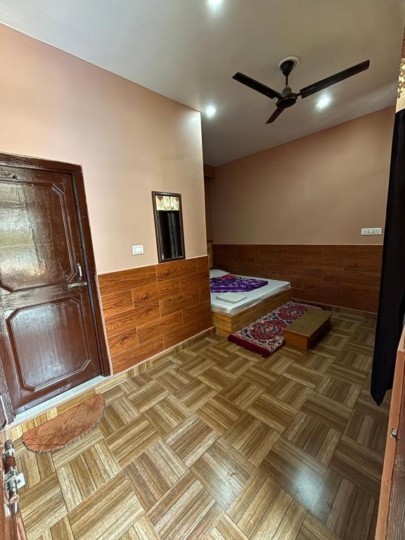 Kasolview Homestay and Peace Inn Cafe - Economy Double Room