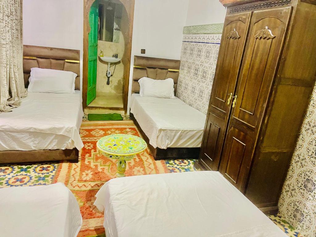 A bed or beds in a room at Riad Dar Lokman