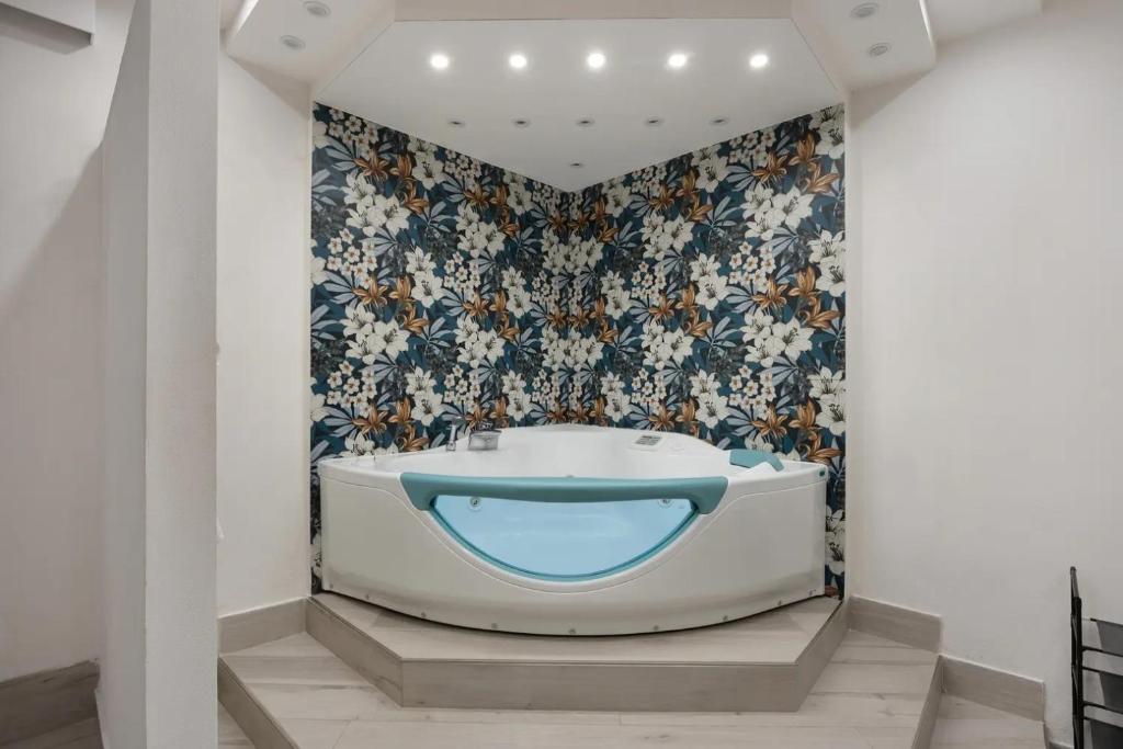 Casa Giulia Napoli Centro Jacuzzi Privata Piazza del Plebiscito WiFi
