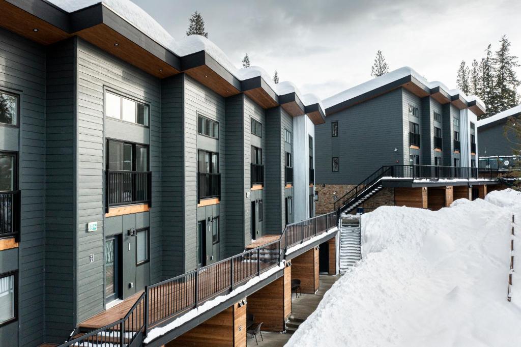 Basecamp Resorts Revelstoke v zimě