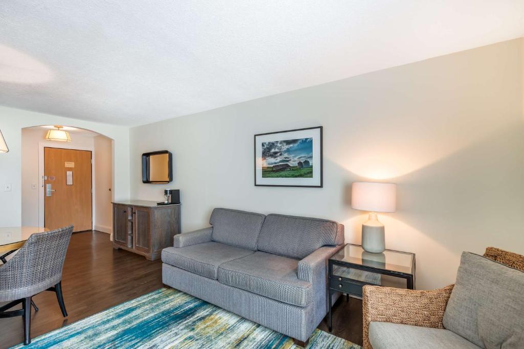 Best Western Plus University Park Inn & Suites - King Suite - No Fumadores