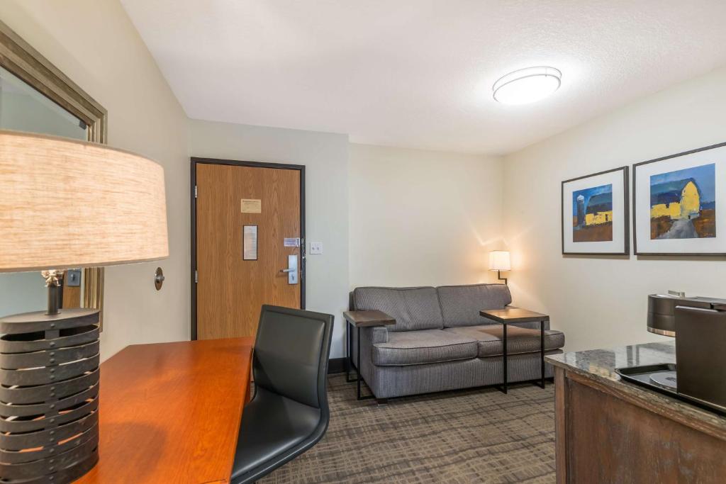Best Western Plus University Park Inn & Suites - King Suite - No Fumadores
