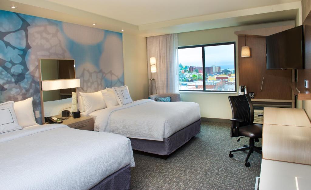 Courtyard by Marriott Seattle Everett Downtown - Queen Room Met Twee Queensize Bedden