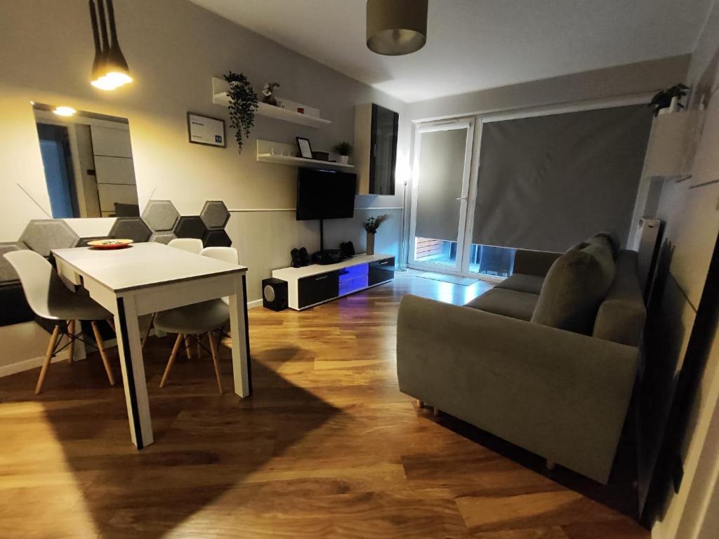 a living room with a table and a couch at JR Smolna in Poznań