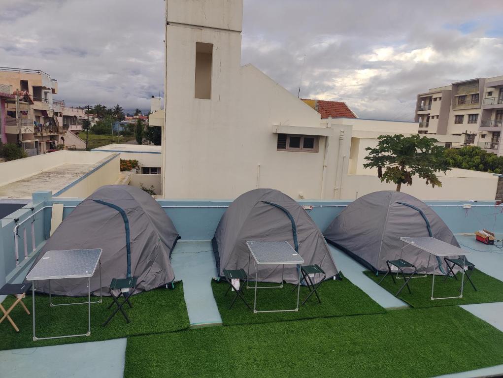 Bazén v ubytování Da Java 18 hostel and Homestay Chikmagalur nebo v jeho okolí
