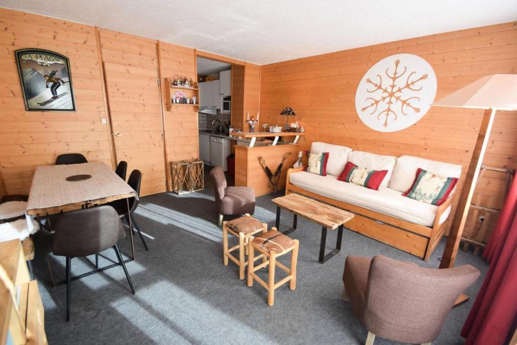 Photo de la galerie de l'établissement Résidence Les Ecrins - 3 Pièces 6 pers - LES ECRINS - LA PLAGNE CENTRE - accès ski direct MAE-4521, à La Plagne Tarentaise