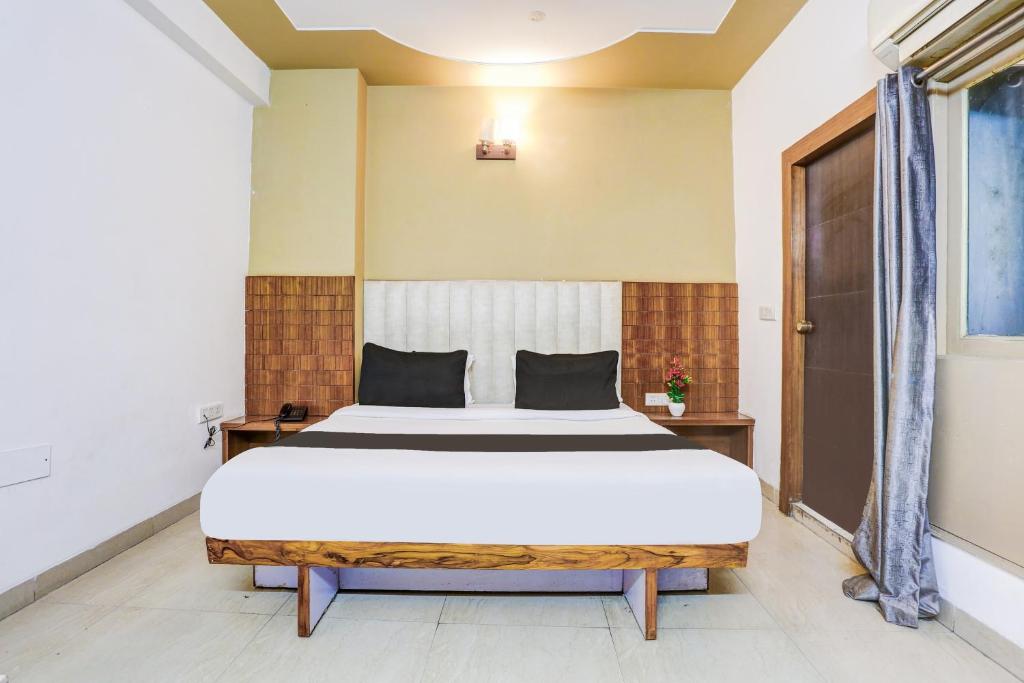 Postel nebo postele na pokoji v ubytování Collection O Harmony Stay