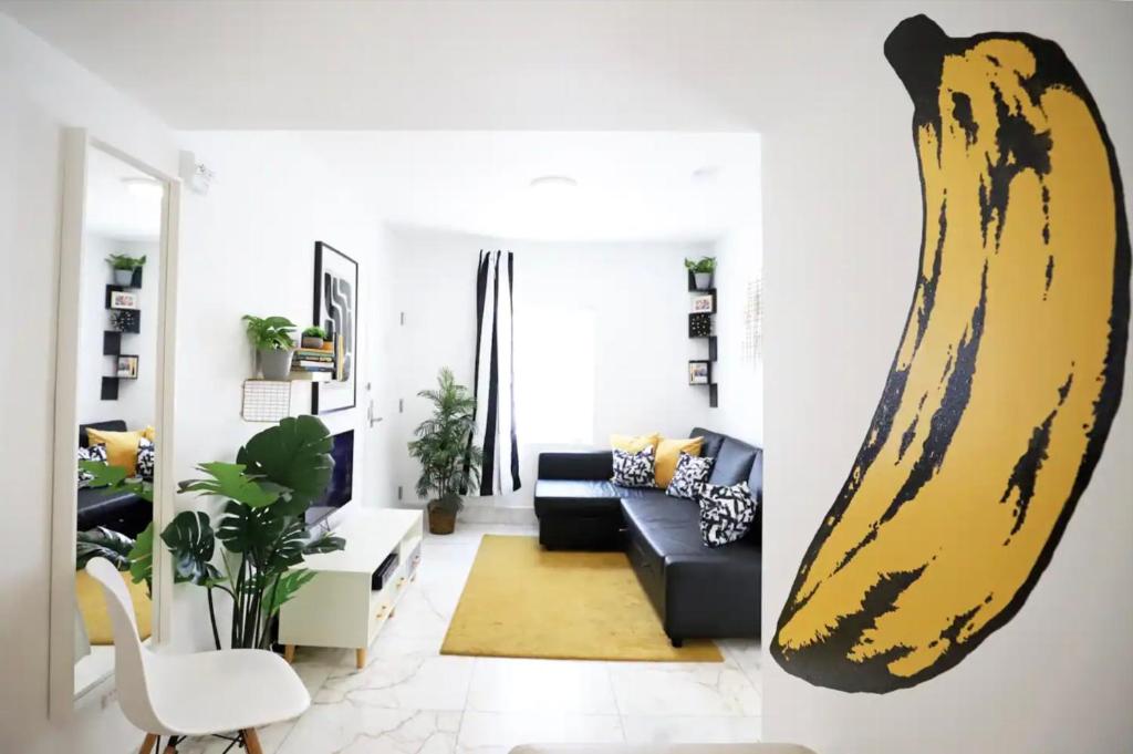 Posezení v ubytování South Beach 2 Bedroom Family & Pet Friendly Apartment with Balcony & Free Parking