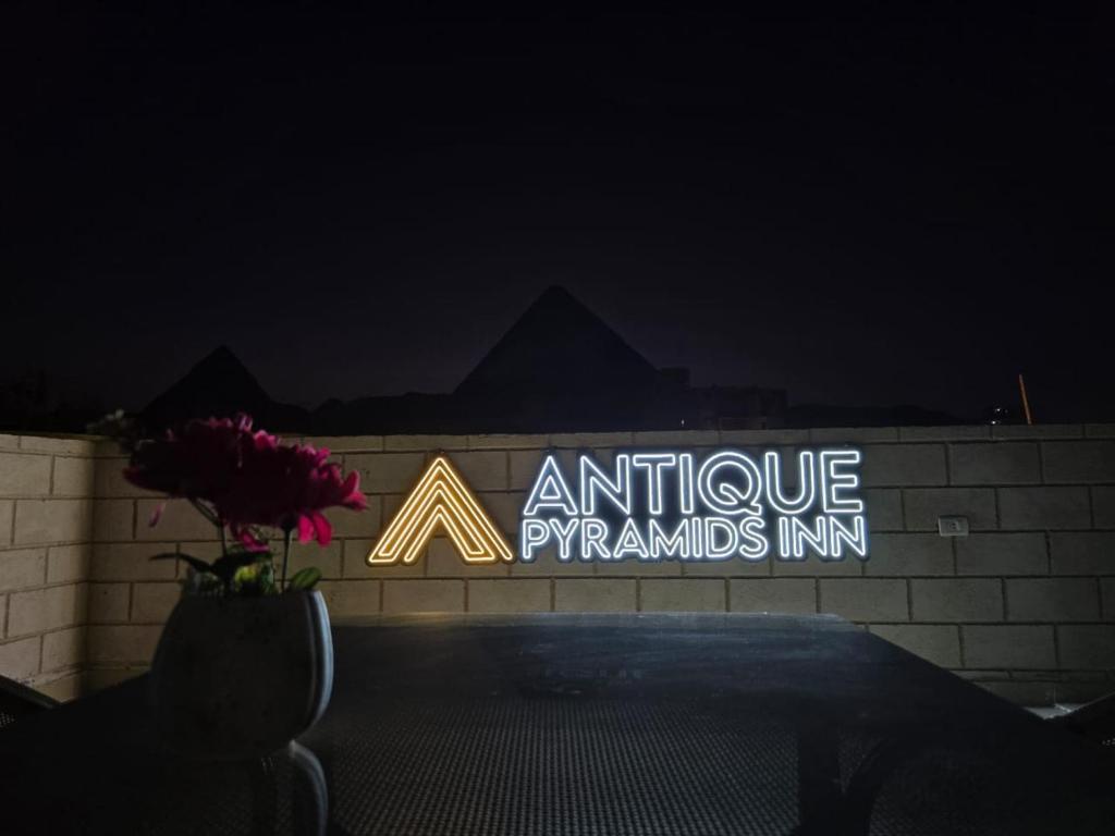 Certifikát, hodnocení, plakát nebo jiný dokument vystavený v ubytování Antique Pyramids Inn