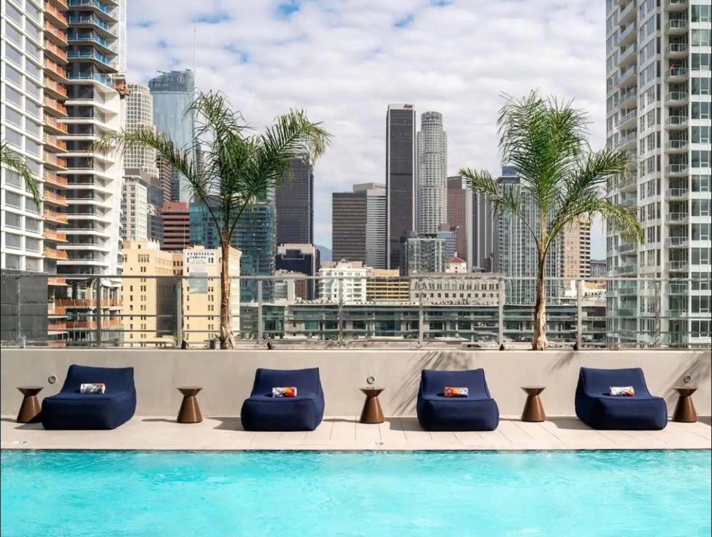 Πισίνα στο ή κοντά στο Elegant Luxury 1 Bedroom studio in Downtown LA