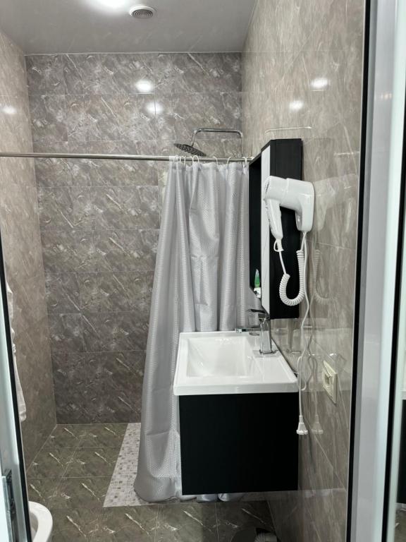 Koupelna v ubytování WHITE HOTEL GYUMRI