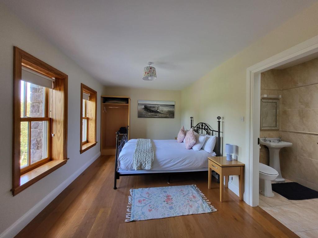 Postel nebo postele na pokoji v ubytování Reeks Country House