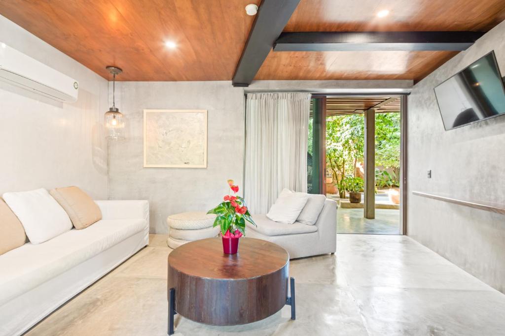 Гостиная зона в Welcome to Paradise - Luxurious Studio Oasis "Artemisa" with Pool and Lush Tropical Gardens