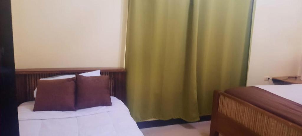 Postel nebo postele na pokoji v ubytování Arenal Ginger Home