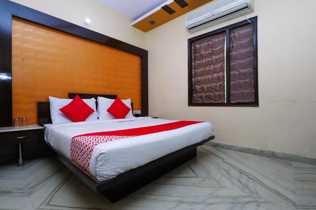 Postel nebo postele na pokoji v ubytování Super Hotel O J P Inn Near Patel Nagar Metro Station