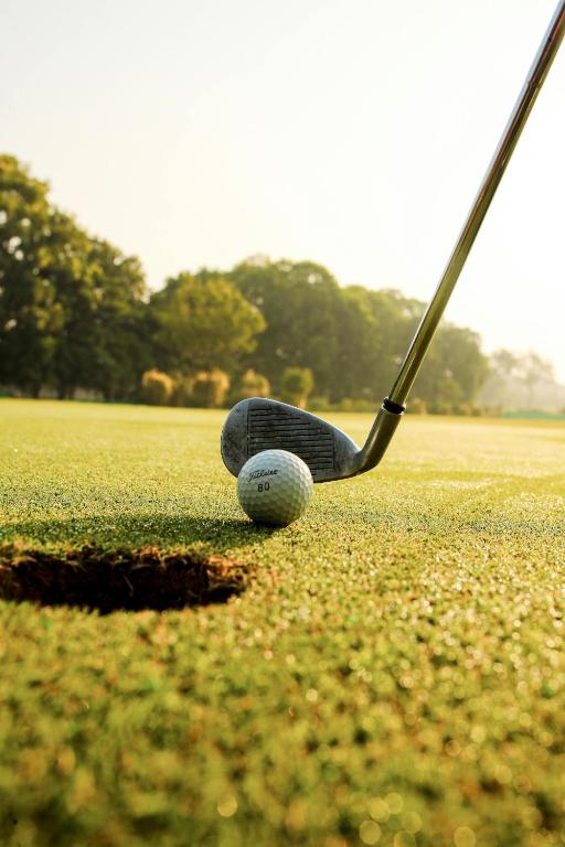 Golf v rezortu nebo okolí