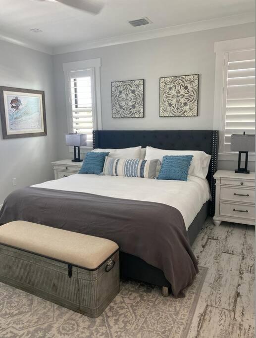 Ein Bett oder Betten in einem Zimmer der Unterkunft Newly built home in Cudjoe Key