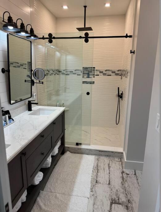 Ein Badezimmer in der Unterkunft Newly built home in Cudjoe Key