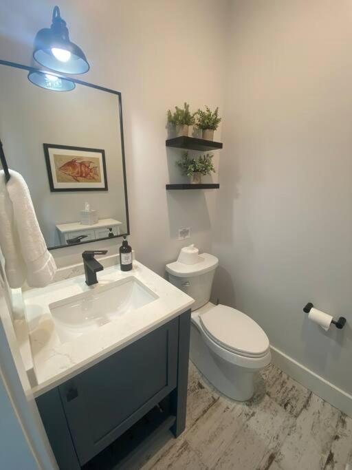 Ein Badezimmer in der Unterkunft Newly built home in Cudjoe Key
