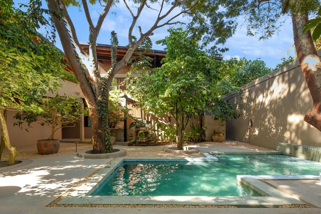 Бассейн в Welcome to Paradise - Luxurious Studio Oasis "Artemisa" with Pool and Lush Tropical Gardens или поблизости