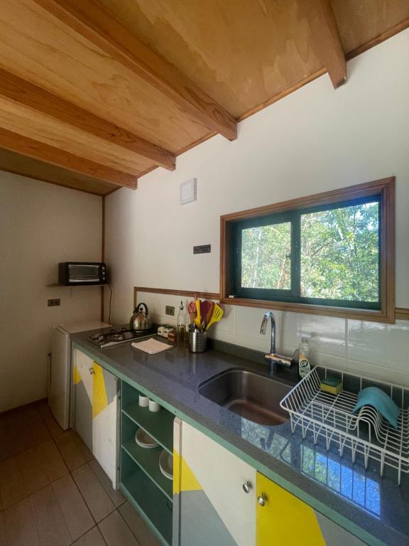 Kuchyň nebo kuchyňský kout v ubytování Pucura Eco Lodge