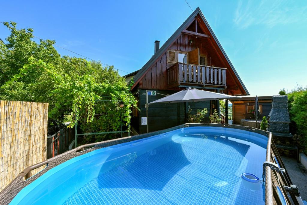 Bazén v ubytování Family friendly house with a swimming pool Donja Stubica, Zagorje - 19236 nebo v jeho okolí