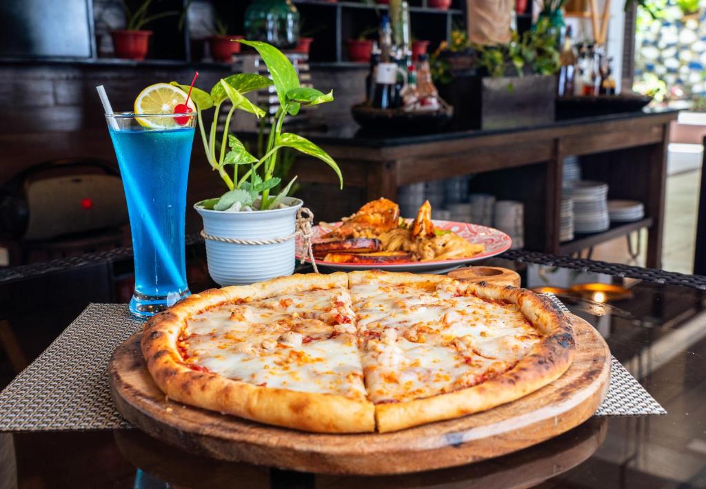 Comida en o cerca de este resort