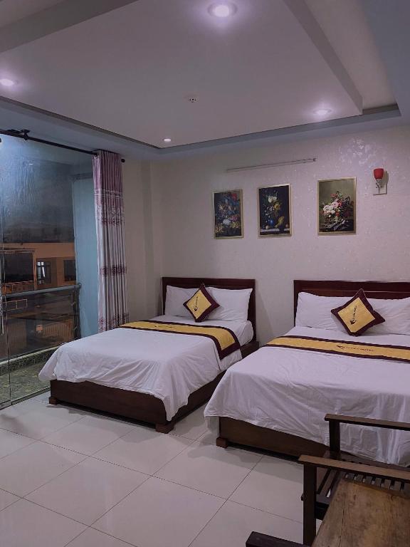 a bedroom with two beds and a window at Hải Yến Hotel Pleiku - by BAY LUXURY in Plei Brel (2)