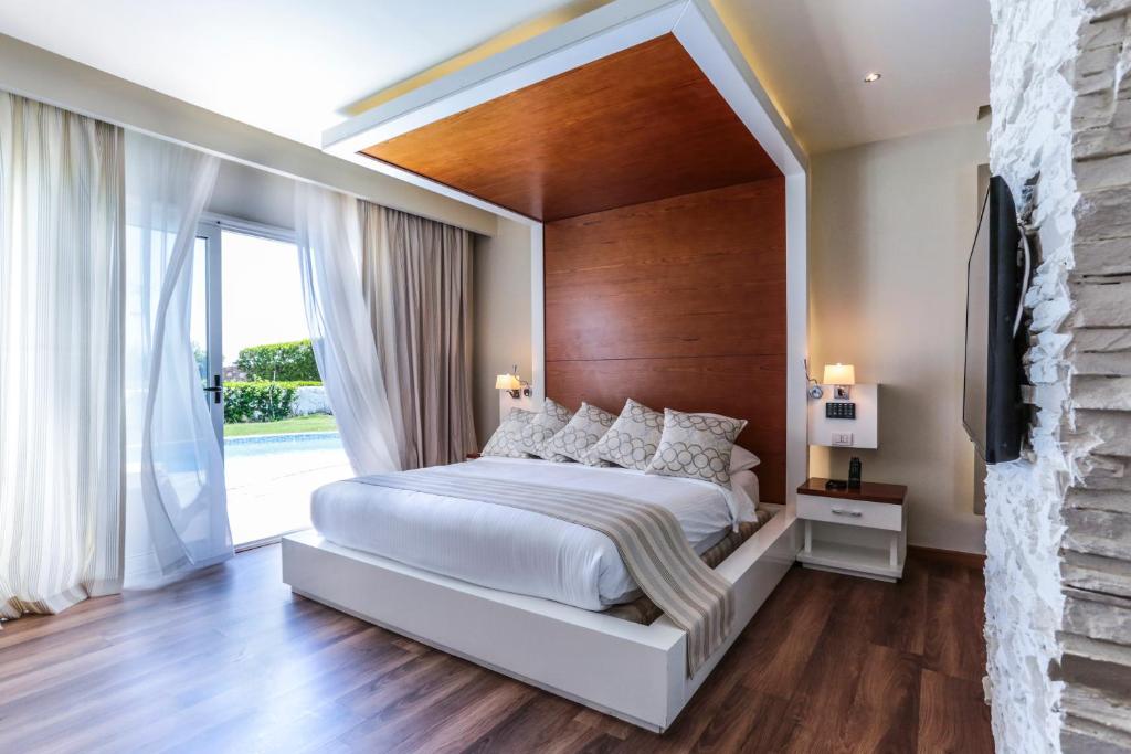 Een bed of bedden in een kamer bij Sunrise Montemare Resort -Grand Select
