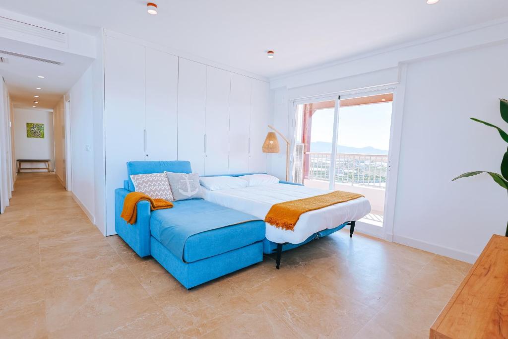 Posteľ alebo postele v izbe v ubytovaní Apartamento prémium con 5 Piscinas Barbacoa Tenis Frontenis