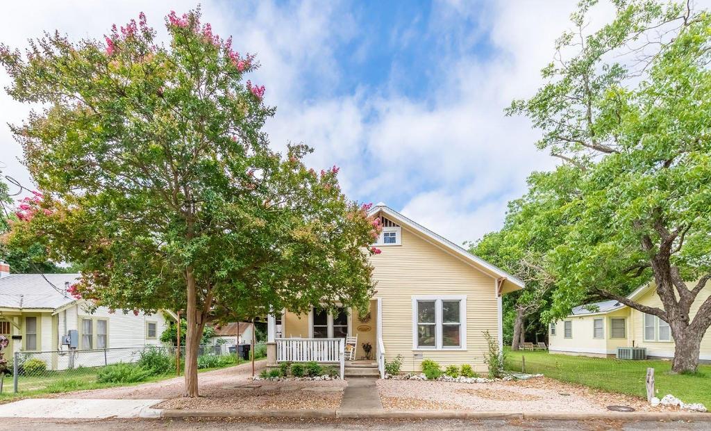 Το κτήριο όπου στεγάζεται  η παραθεριστική κατοικία